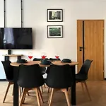 Beautiful For 6 Guests, Old Town Center