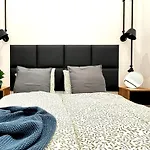 Beautiful For 6 Guests, Old Town Center