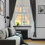 Beautiful For 6 Guests, Old Town Center