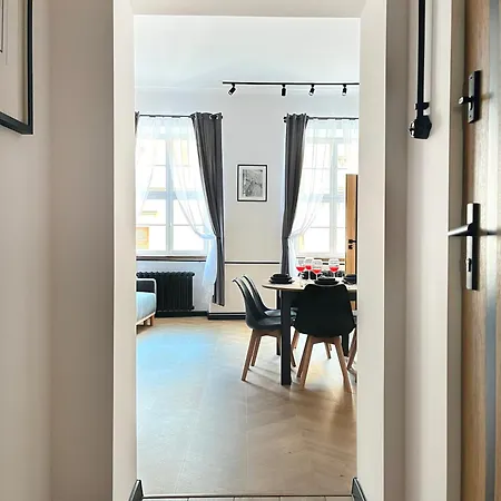 Beautiful For 6 Guests, Old Town Center Apartamento